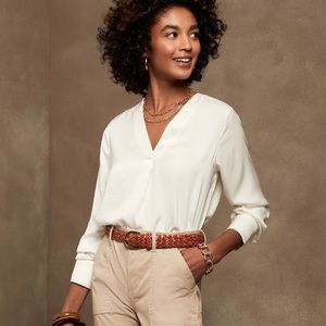 **7/$50** NWT Banana Republic Drapey V-Neck Long Sleeve Top - *white*